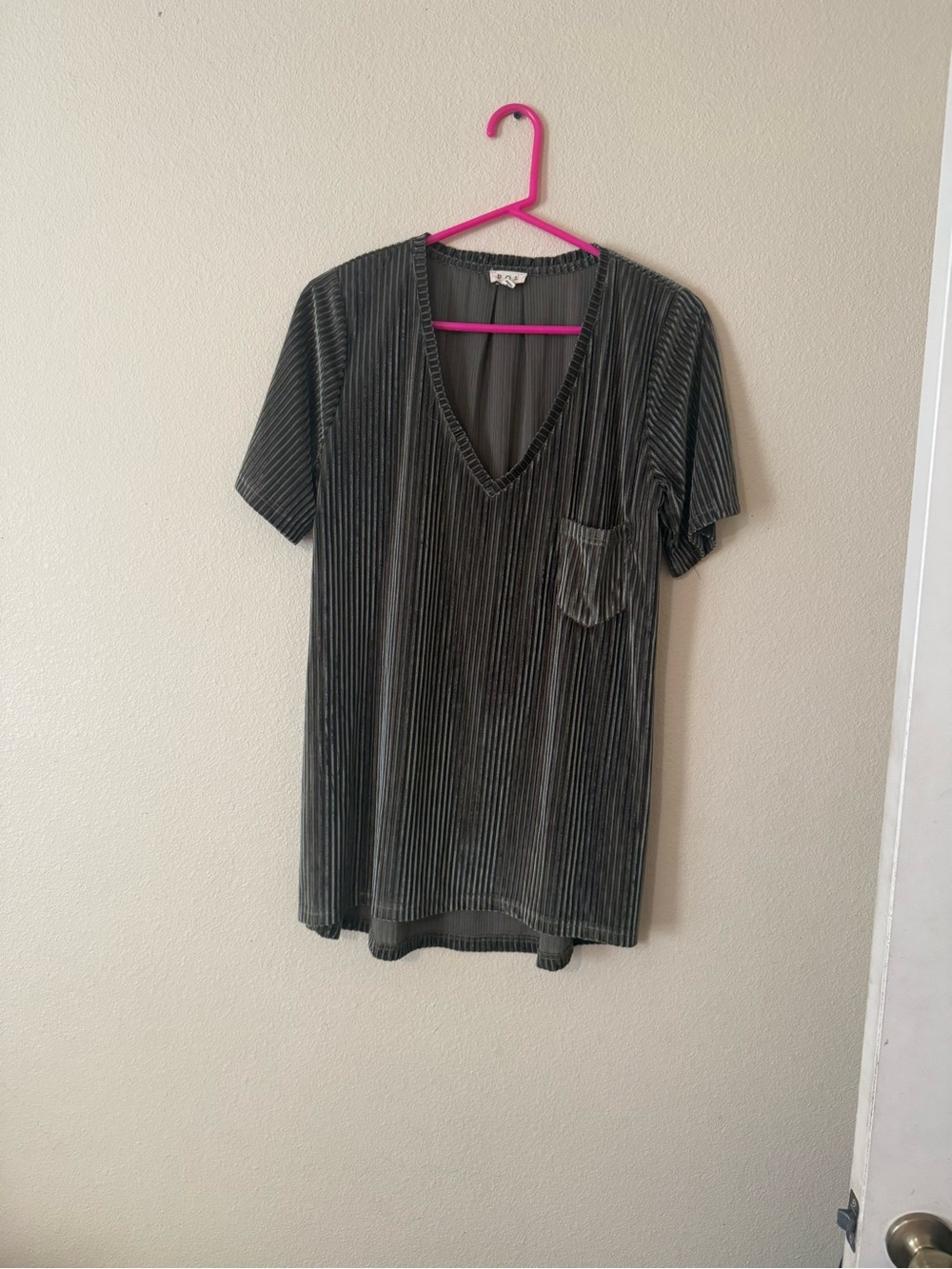 Pol V-Neck Velvet ribbed Tee with Pocket - Olive Green